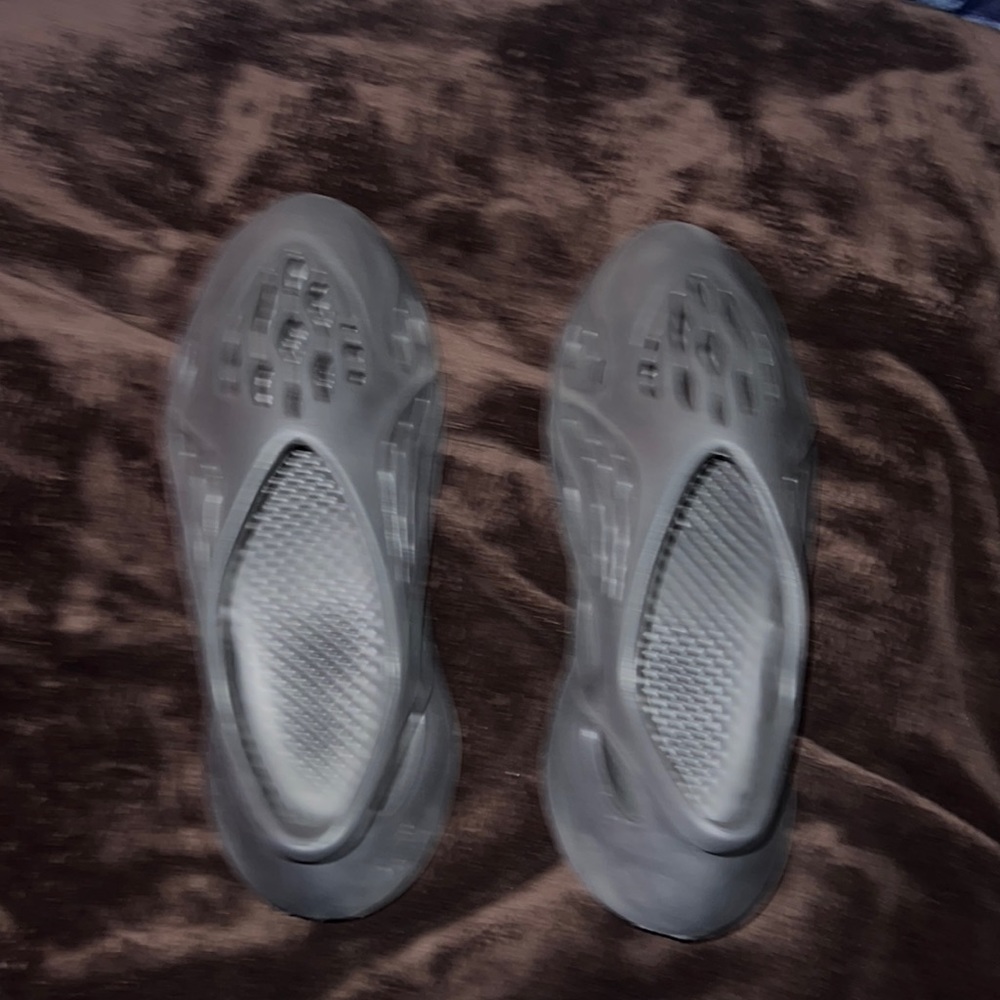 Yeezy Onyx foam runners size 11 US
